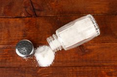 Если вы просыпали соль - обязательно проведите определённый ритуал, чтобы не случилось ничего плохого
