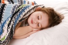 Малыш должен спать больше 9 часов в сутки. Обязательно впишите в график дневной сон