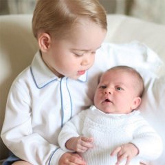 Дети Кейт Миддлтон и принца Уильяма - мальчик Джордж и девочка Шарлотта