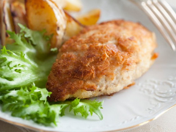 Любите готовить? Тогда рецепт  мяса по-французски с куриным филе, в вашем распоряжении!